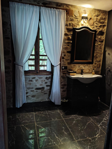 Bathroom, La petite Salamandre bleue, Haute-Vienne