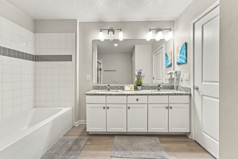 Others 2, Comfortable 3BR Condo at Orlando Best Location, Orange