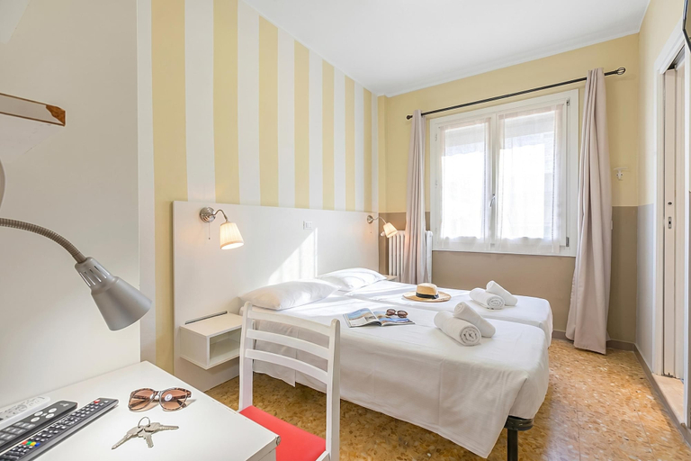 Bedroom 3, Hotel Del Golfo, Savona