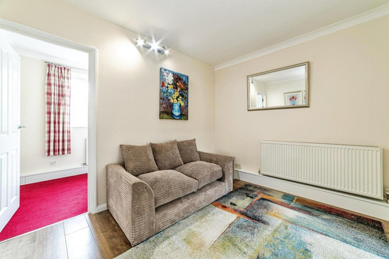 Others 4, 2 Bed Flat - Sleeps 3 - Pets - Parking - Wifi, Oxfordshire
