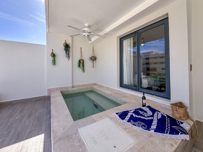 Others 2, Beautiful brand new Beach Condo w Picuzzi, Salvaleon de Higuey