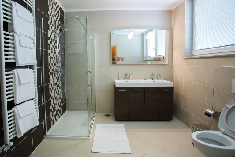 Bathroom 4, Apartments Benedicic, Bled