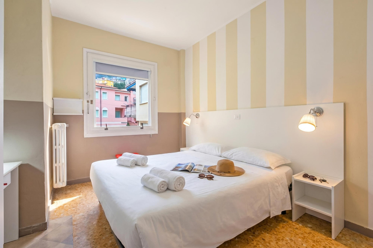 Bedroom 2, Hotel Del Golfo, Savona