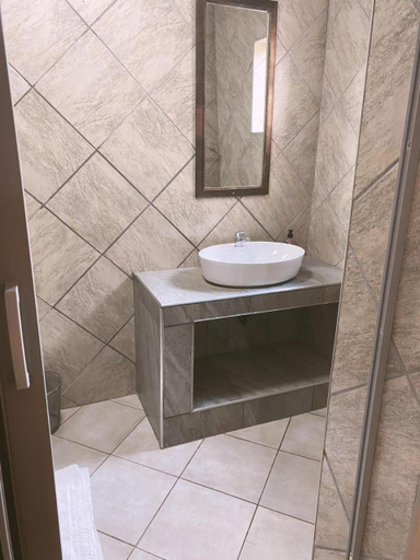 Bathroom 2, The Wilds Lodge, John Taolo Gaetsewe