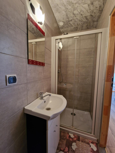 Bathroom 5, Cichy Potok, Lesko
