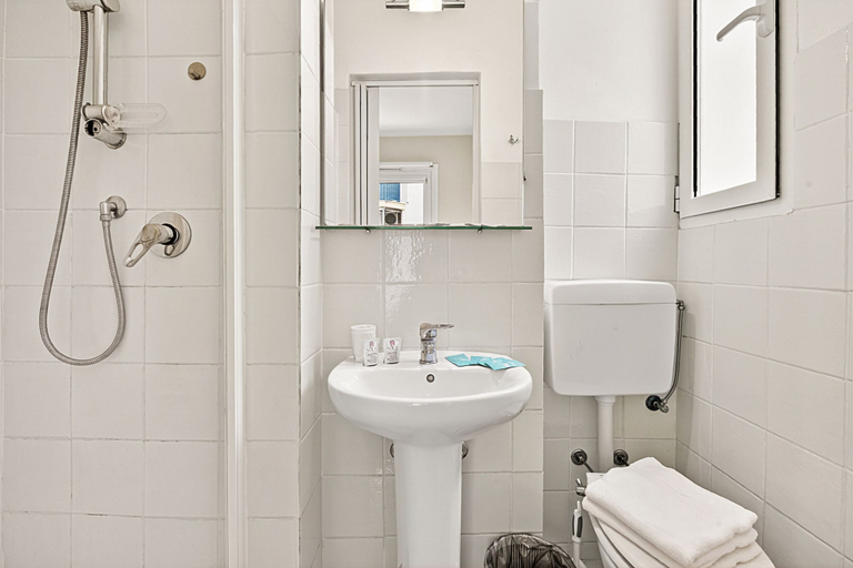 Bathroom 5, Hotel Del Golfo, Savona