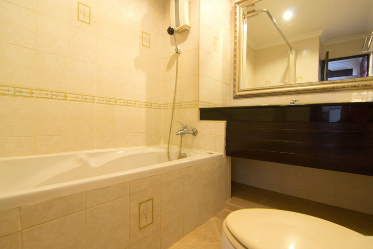 Bathroom 4, LK Mansion, Pattaya