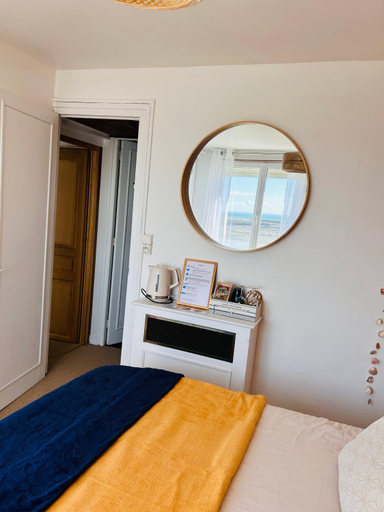 Bedroom, "Lumiere du Cap" vue mer B&B a la VILLA PLEIN VENT, Manche