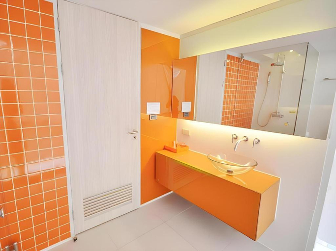 Bathroom 4, The Heritage Silom Hotel, Bang Rak