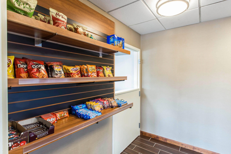 Food & Drinks 5, Comfort Inn & Suites Knoxville West, Knox