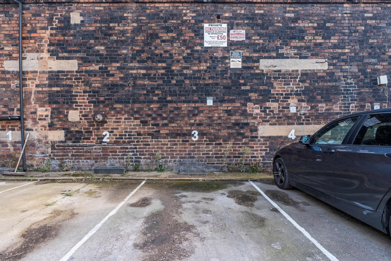 Others 5, Spacious Burslem Studio Perfect for Contractors, Stoke-on-Trent