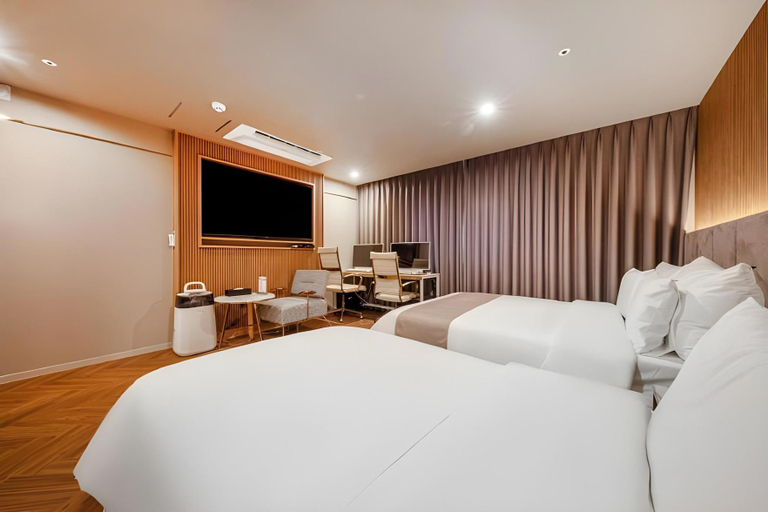 Bedroom 2, Dongrae Denbasta Hotel, Dongnae
