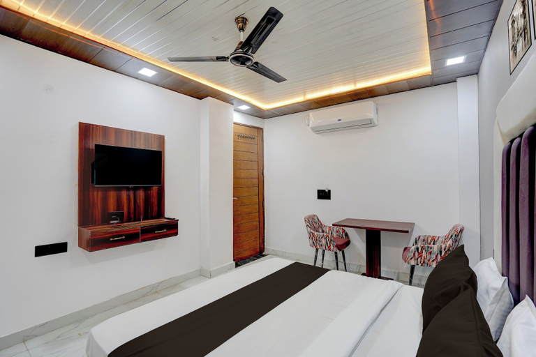Others 3, Townhouse Tuessday Suites Nearst Mr, Gautam Buddha Nagar