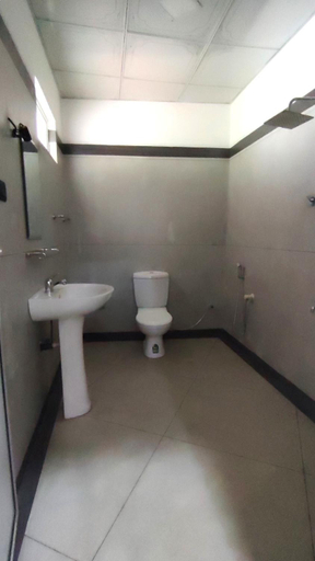 Bathroom 5, Surf and stay, Weligama