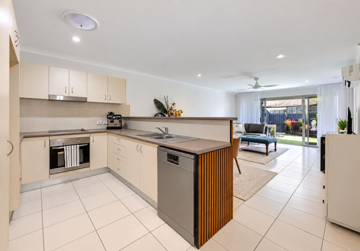 Others 3, Coastal Family Getaway, Caloundra - Caloundra S.