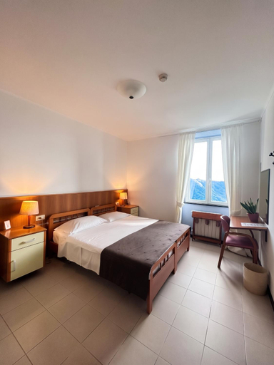 Bedroom 5, Hotel Montallegro, Genova