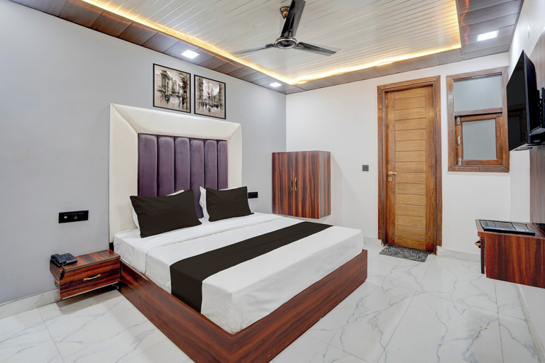 Others 2, Townhouse Tuessday Suites Nearst Mr, Gautam Buddha Nagar