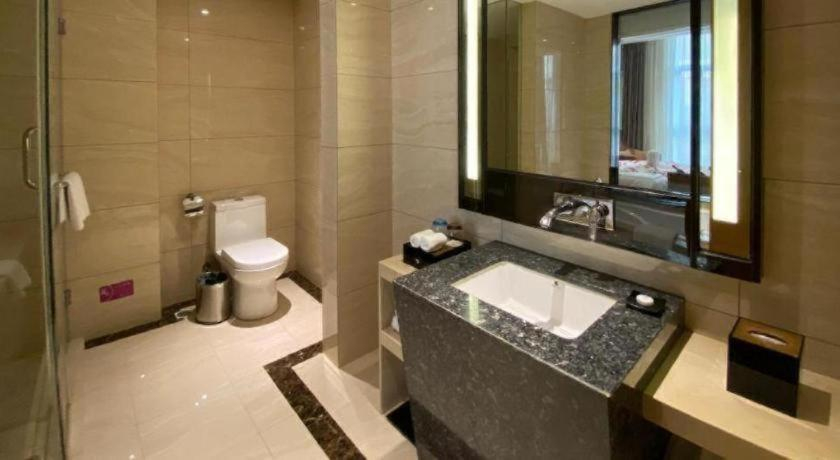 Bathroom 5, Manhattan Hotel (Shanghai Minhang), Shanghai