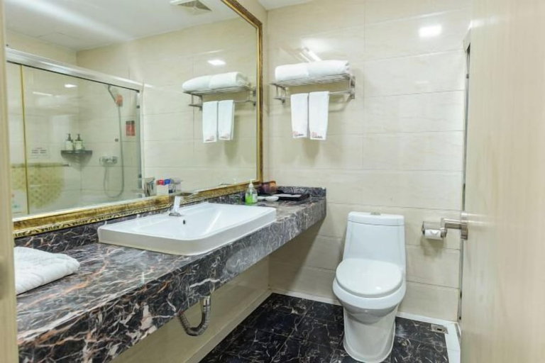 Bathroom, Carnation Business Hotel, Guangzhou
