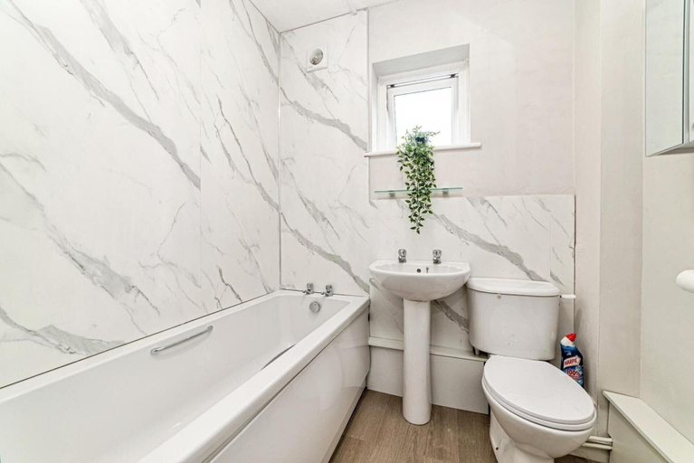 Others 5, 2 Bed Flat - Sleeps 3 - Pets - Parking - Wifi, Oxfordshire