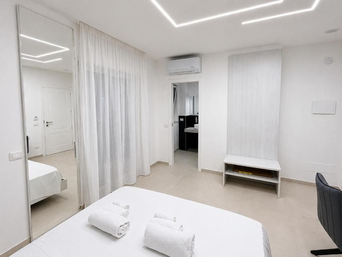 Others 4, Emma's Rooms, Vibo Valentia
