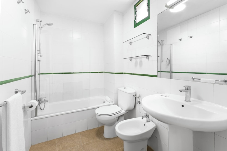 Bathroom 5, Elba Lucia Sport & Suite Hotel, Las Palmas