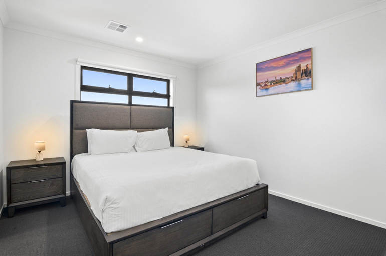 Others 4, Family 5-bed House Near Tarneit Central, Melbourne