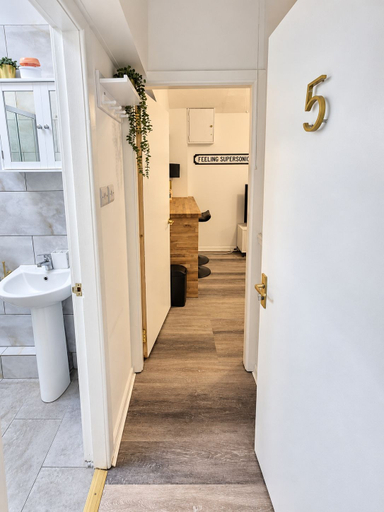 Others 2, 1-bed Apartment in Manchester City Center, Manchester