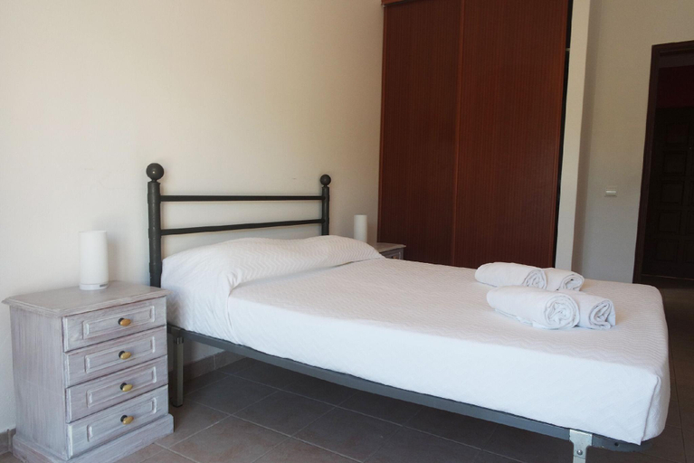 Bedroom 3, A39 - Vista Mar Apartment in Praia da Rocha, Portimão