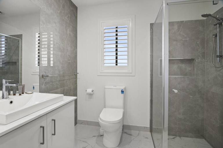 Others 5, Family 5-bed House Near Tarneit Central, Melbourne