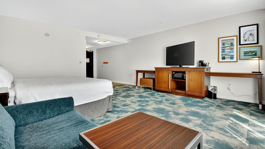 Bedroom 4, Hampton Inn & Suites Chippewa Falls, Chippewa