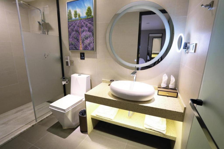 Bathroom 4, Lavande Hotel Dongguan Humen Wanda High-Speed Railway Station, Dongguan