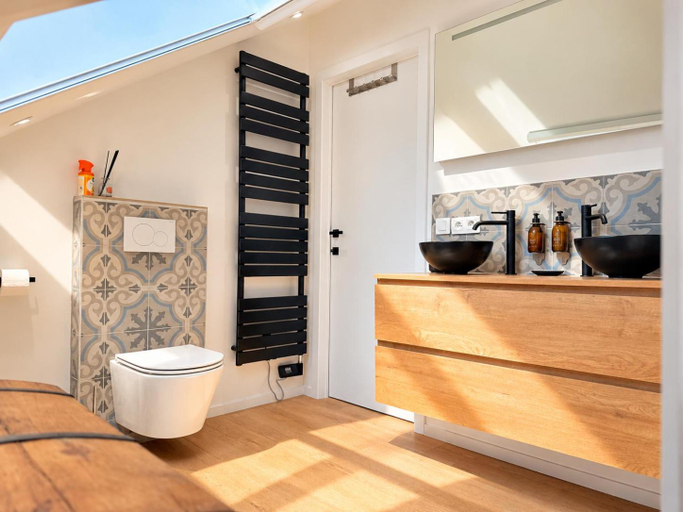 Bathroom, Aux lits de la Senne, Hainaut