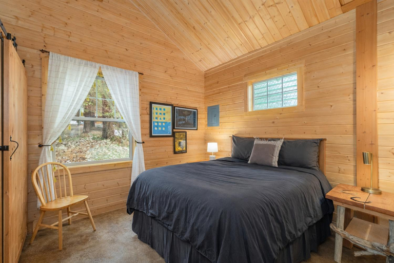 Others 3, Painted Pony Cabin, Chelan