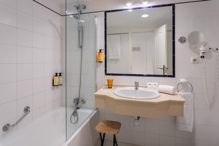 Bathroom 5, SOL by Melia Sancti Petri, Cádiz