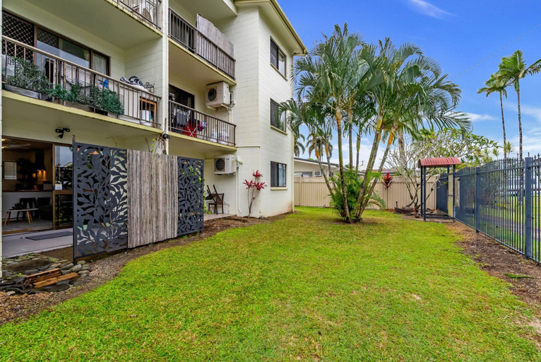 Others 3, Bright 2-bed Apartment Near Cairns Esplanade, Cairns