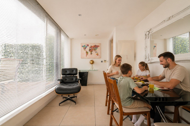 Food & Drinks, 2 Bedroom Penthouse with Parking, Sefton