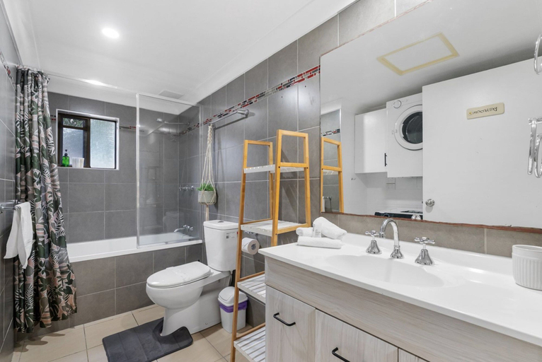 Others 2, Bright 2-bed Apartment Near Cairns Esplanade, Cairns
