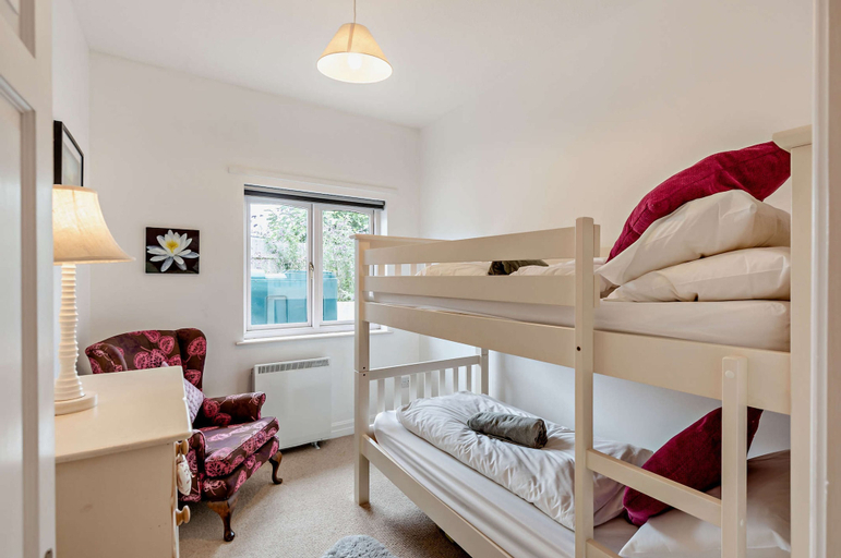 Others 5, Host Stay Lindens, Devon
