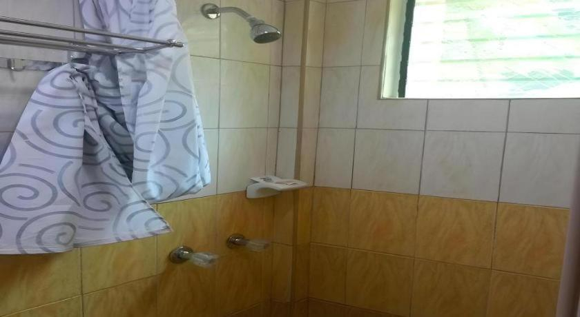 Bathroom, Raymen Beach Resort, Nueva Valencia