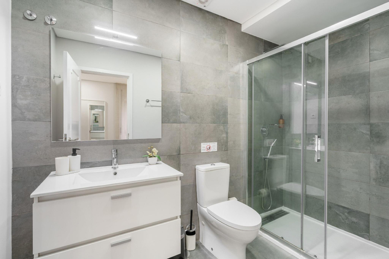 Bathroom 2, Libertà Lodge Apartment - Minho's Guest, Braga