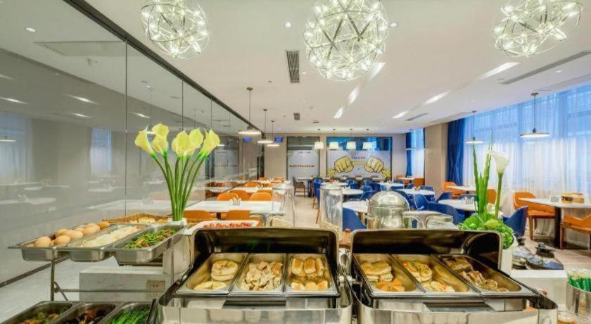 Food & Drinks 4, 7 Days Premium Shenzhen Science and Technology Park Metro Station Branch, Shenzhen