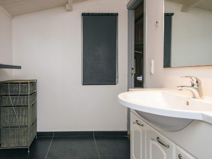 Bathroom 4, 6 Person Holiday Home in Fano, Fanø
