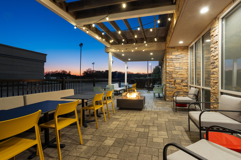 Food & Drinks 5, Home2 Suites by Hilton Meridian, Lauderdale