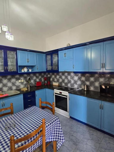 Others 5, Leva's Apartment, Sarandës