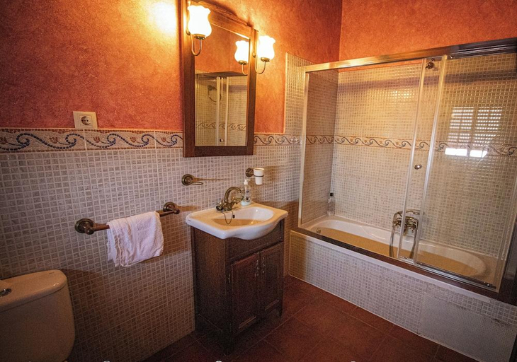 Bathroom 3, La Casa de los Templarios, Badajoz