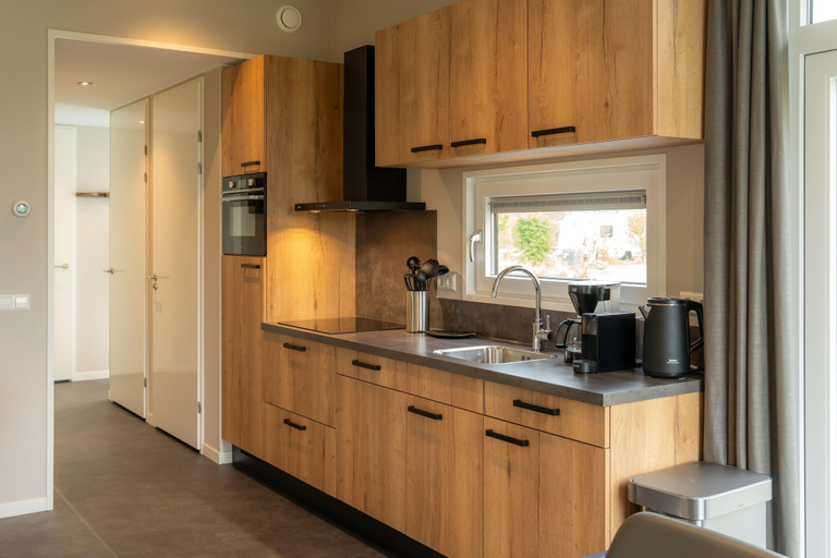 Others 2, Luxury Holiday Home Surrounded by Water and Forest, Skarsterlân