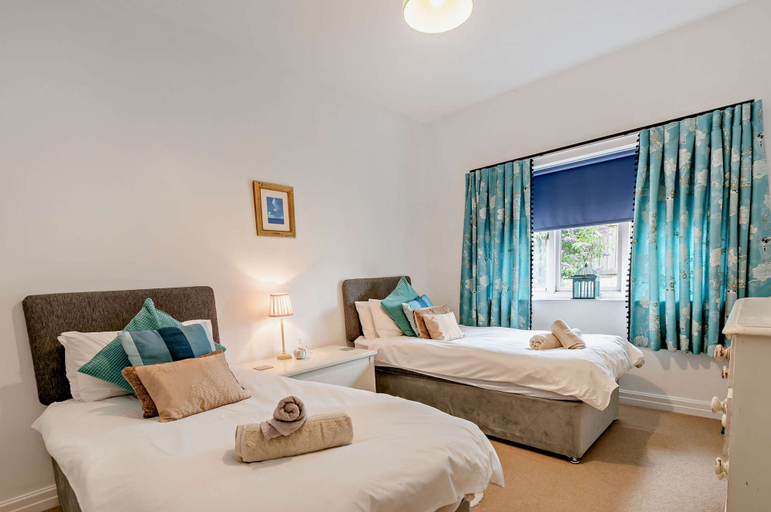 Others 2, Host Stay Lindens, Devon
