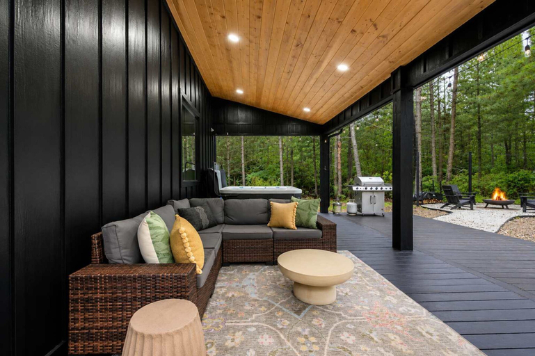 Others 4, The Denizen Forest Retreat Sauna Hot Tub, McCurtain