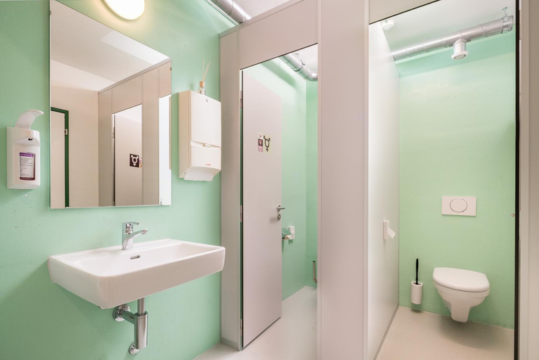 Bathroom 5, Hostel 77 Bern, Bern